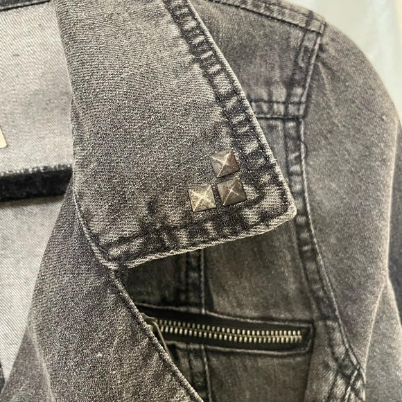 Sound & Matter Distressed Black cropped jean jacket with studs - Picture 7 of 12